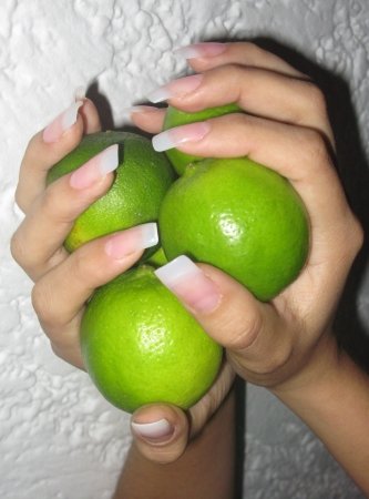limón para las uñas estriadas